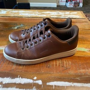 Slightly scuffed on the toe of the right foot